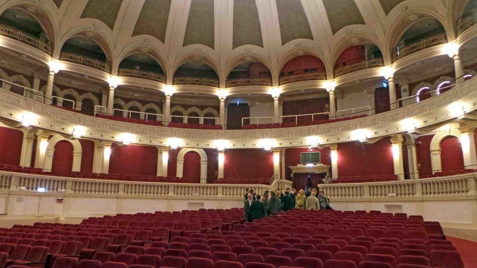 È saltata la stagione del teatro Nuovo