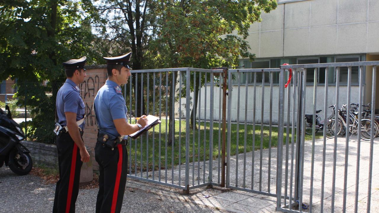 Barricati a scuola per colpa di un esagitato