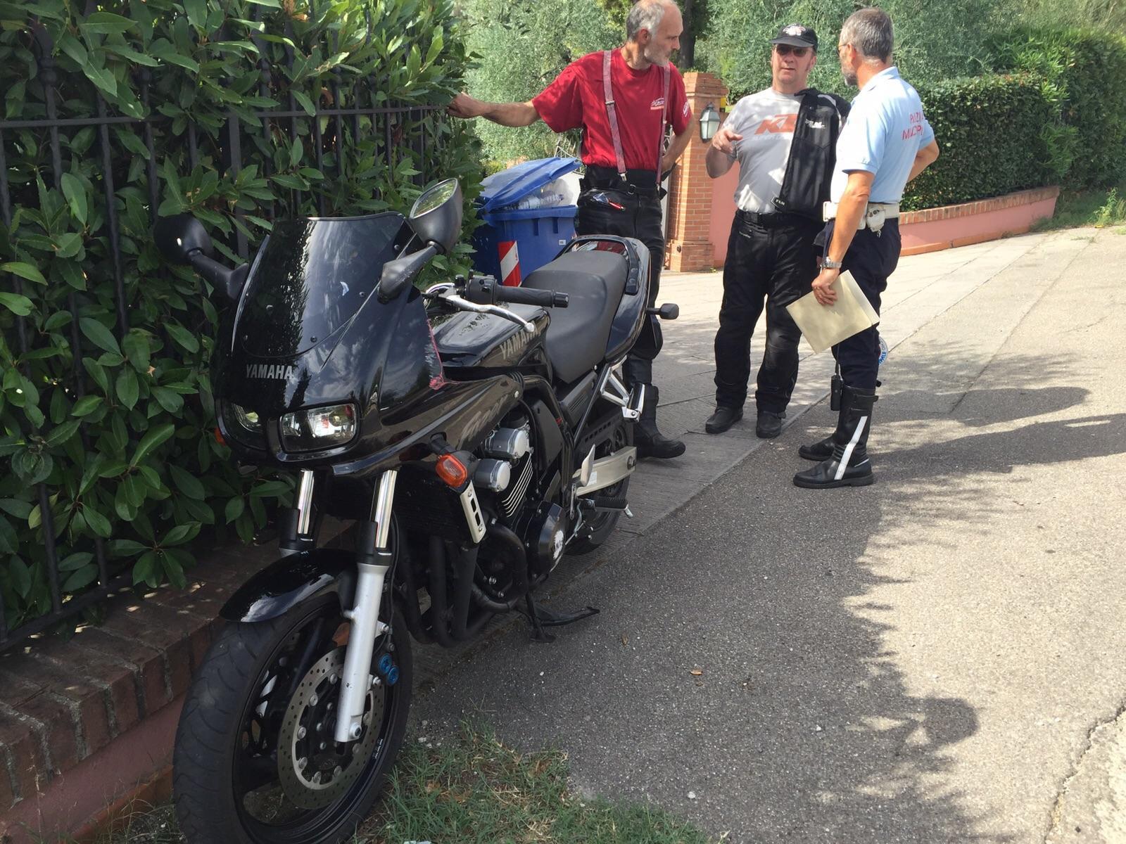 I rilievi della polizia municipale sul luogo dell'incidente (Foto Agenzia Carlo Sestini)