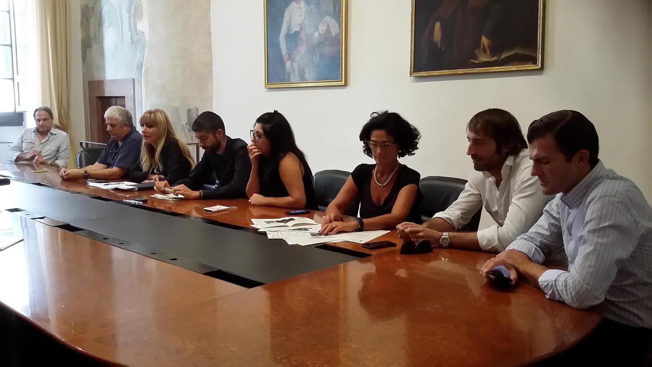 La conferenza stampa dei rappresentanti dell'opposizione