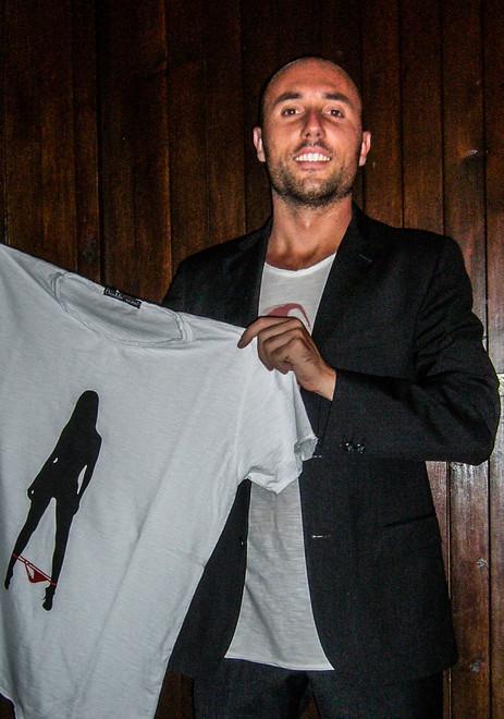 Apre un negozio tutto suo in una grande città cinese 