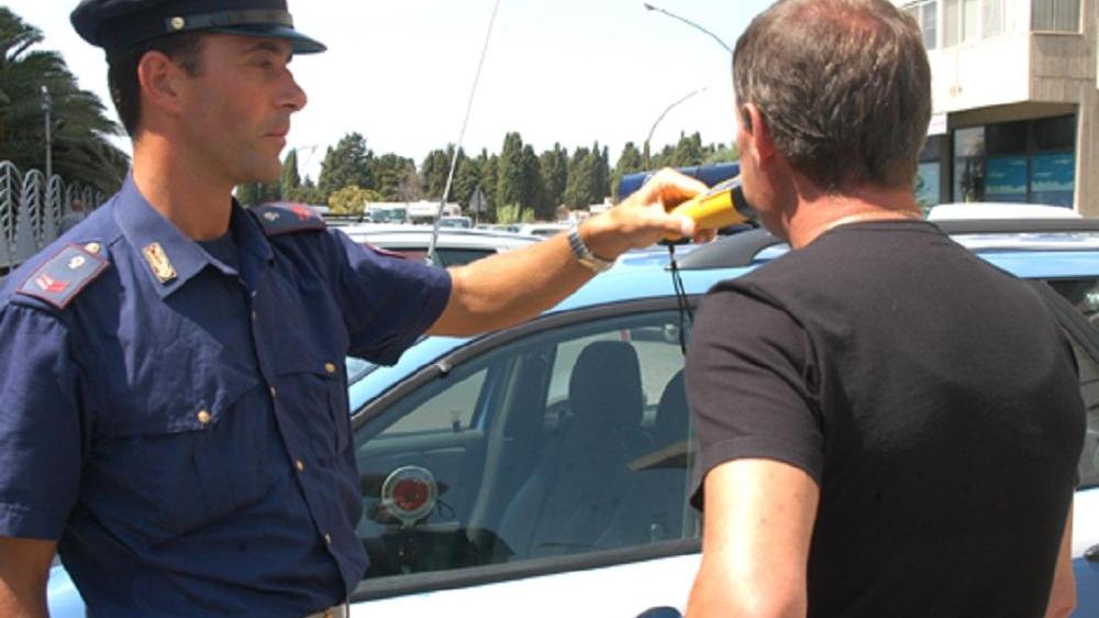 Un poliziotto della polstrada