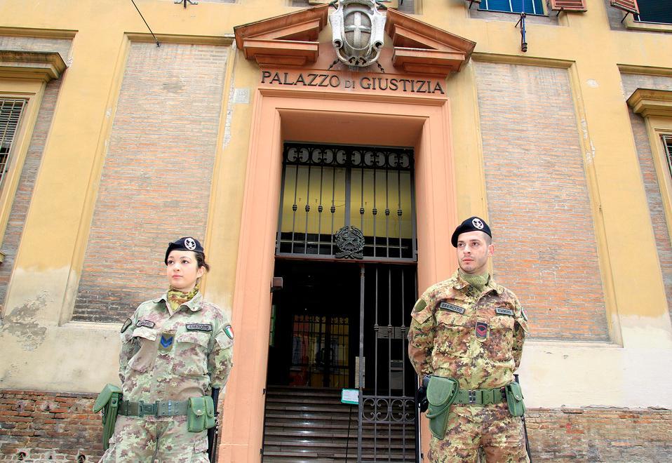 Modena, tangenti per i morti: a processo 
