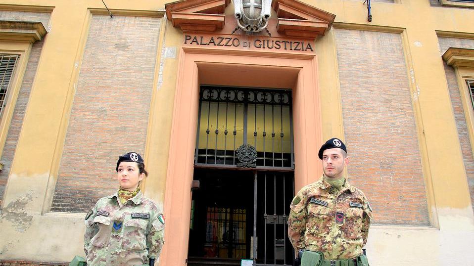 Modena, tangenti per i morti: a processo