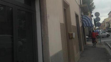 Forzano una finestra e rubano gioielli per cinquantamila euro