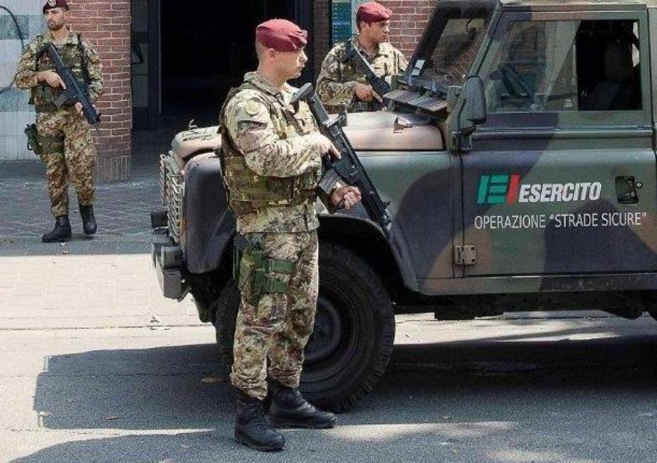 Spacciatore bloccato dai paracadutisti in zona stazione