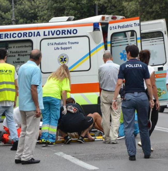 Giovane scooterista ferito nello scontro