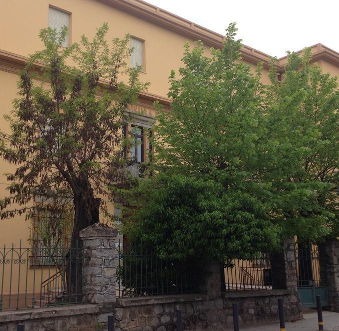 Il sindaco Deledda: «Ma questa non è una buona scuola»