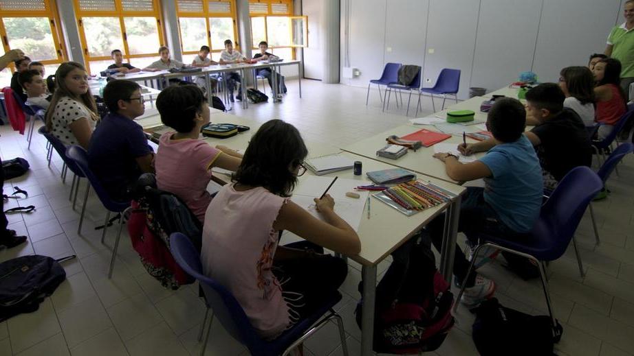 Biscollai, arrivano i banchi e le sedie