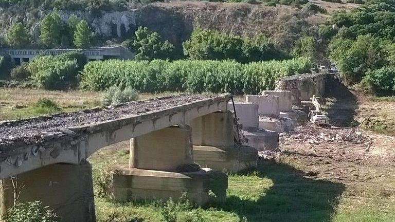 Onifai, il vecchio ponte sul Cedrino sarà demolito
