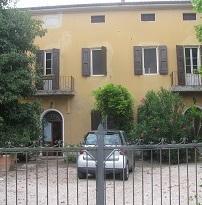 Anziano derubato e spinto a terra 
