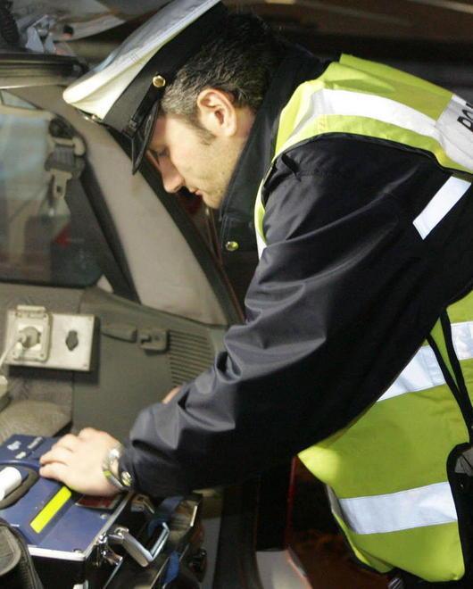 Alla guida ubriaco provoca un incidente due donne ferite