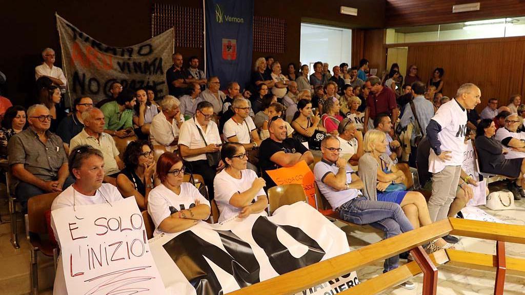 Cartelli e striscioni in aula