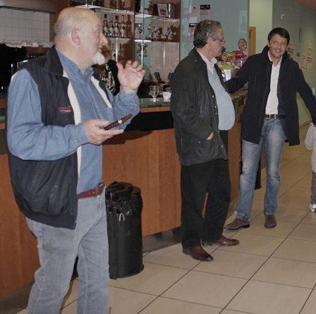 Tiziano Renzi (primo da sinistra), padre del premier Matteo (l'ultimo a sinistra nella foto)