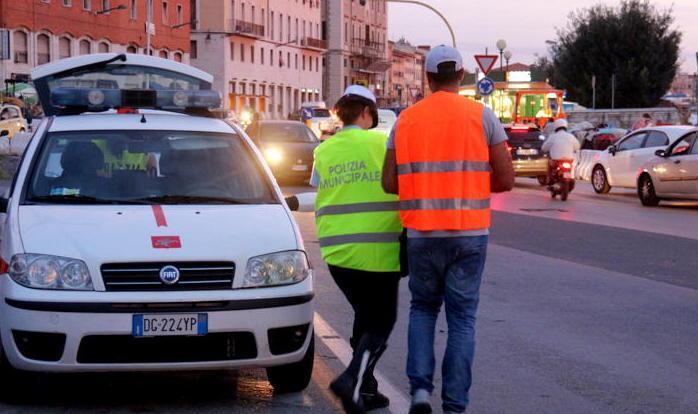 Scontro con un’auto scooterista ferito 