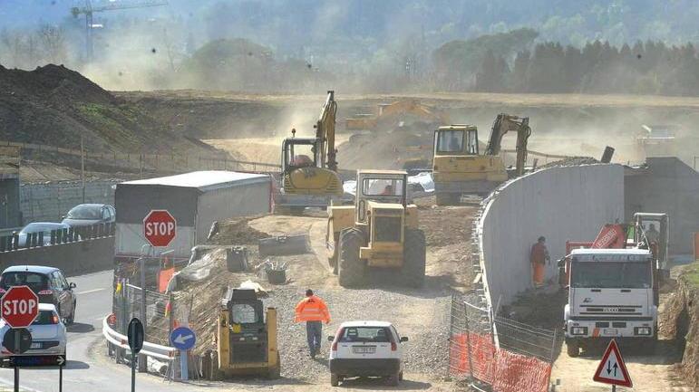 Il cantiere per la realizzazione della viabilità del nuovo ospedale, nel marzo 2012