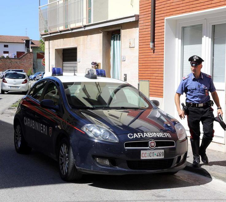 Si fingono assicuratori e si intascano 1.500 euro 