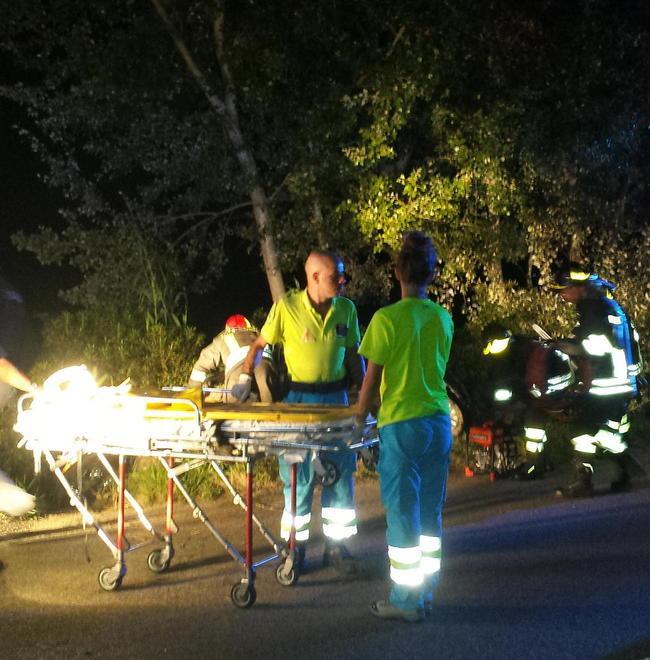 Colpo di sonno alla guida, finisce con l’auto nel fosso 