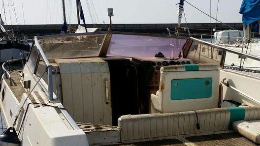 A fuoco una barca a Su Siccu L’incendio è doloso