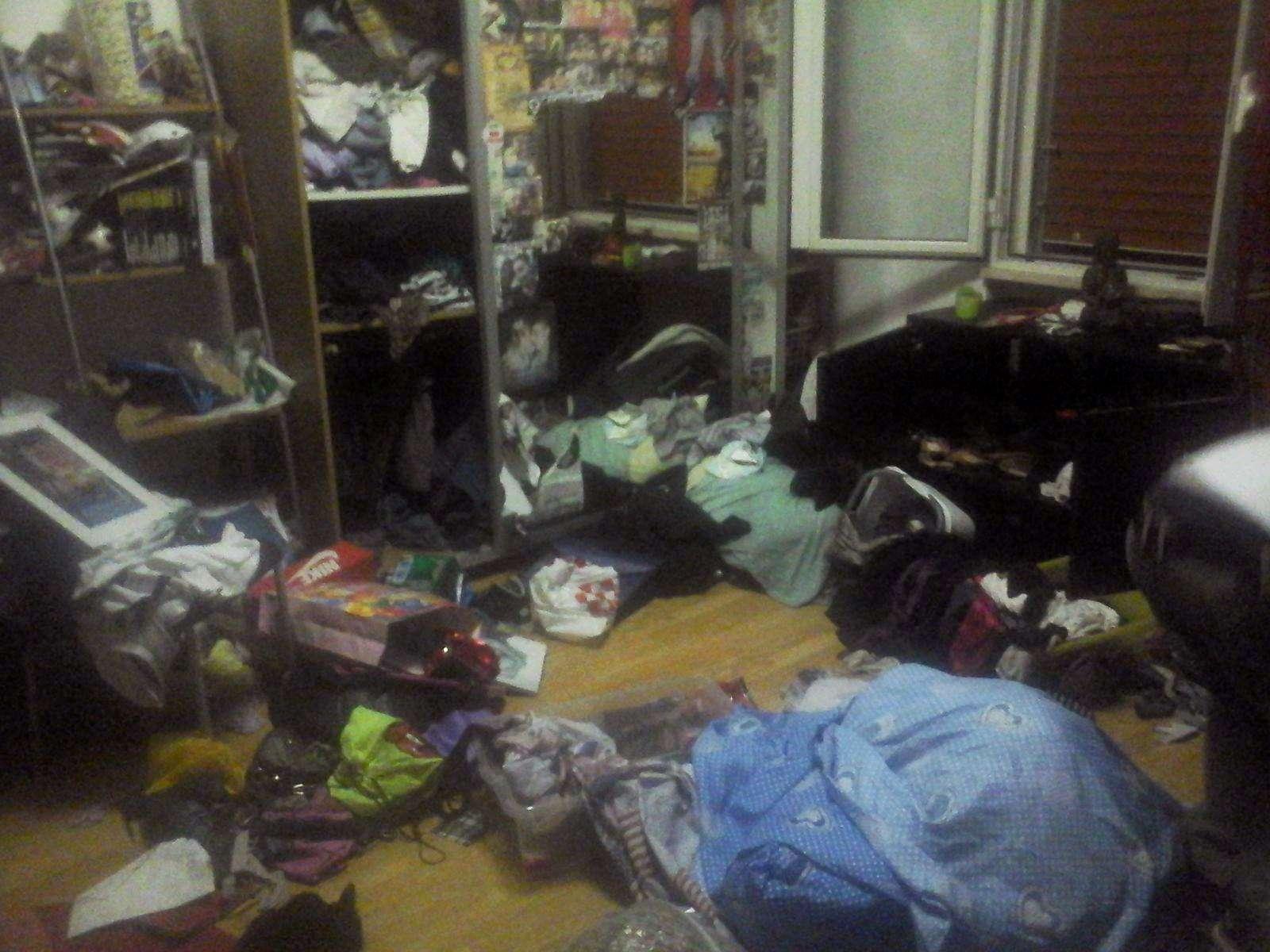 L'interno della casa dopo il passaggio dei ladri