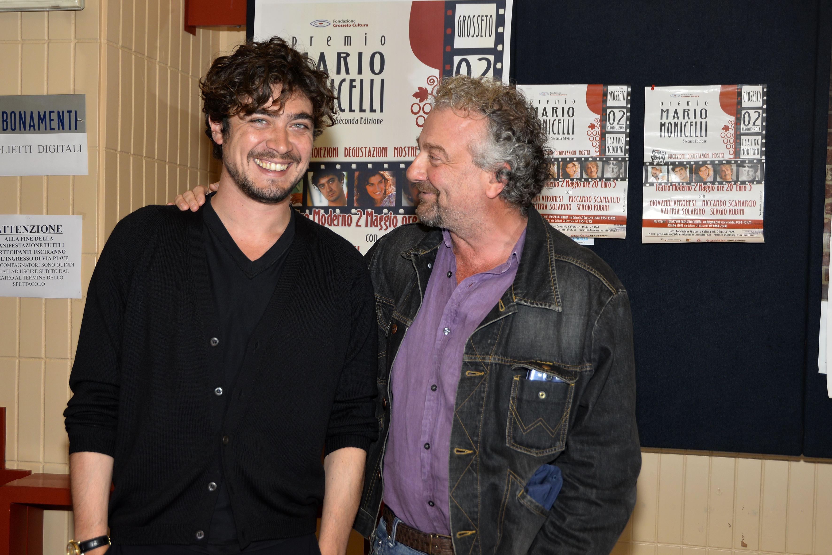 Riccardo Scamarcio e Giovanni Veronesi a Grosseto quando il regista ha ricevuto il Premio Monicelli 2014