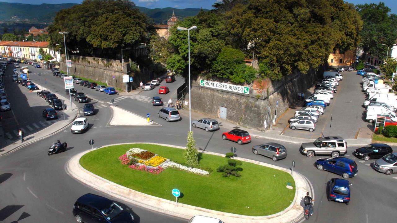 Traffico e parcheggi, auto e bus: a Pistoia via a un'indagine sul campo