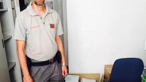 Le reti e il materiale sequestrato al bracconiere dalla Polizia provinciale
