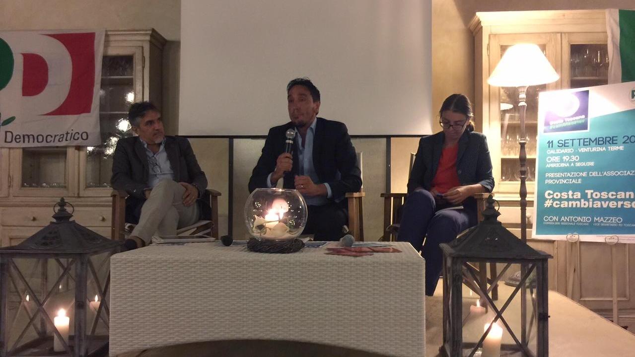 Carla Maestrini (a destra) con Matteo Tortolini (al centro) alla presentazione di Costa Toscana #Cambiaverso