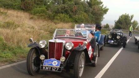 Bolidi d’epoca in corsa sul circuito di Montenero