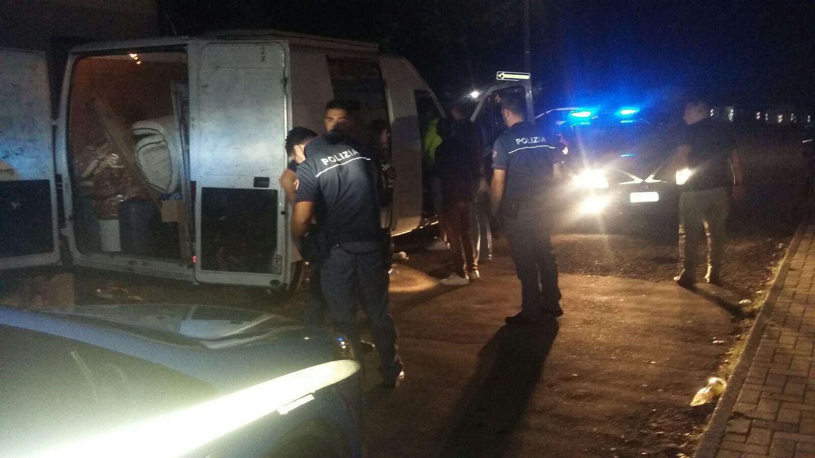 Campovolo 2015: Ligabue canta, la polizia ferma due ladri di biciclette