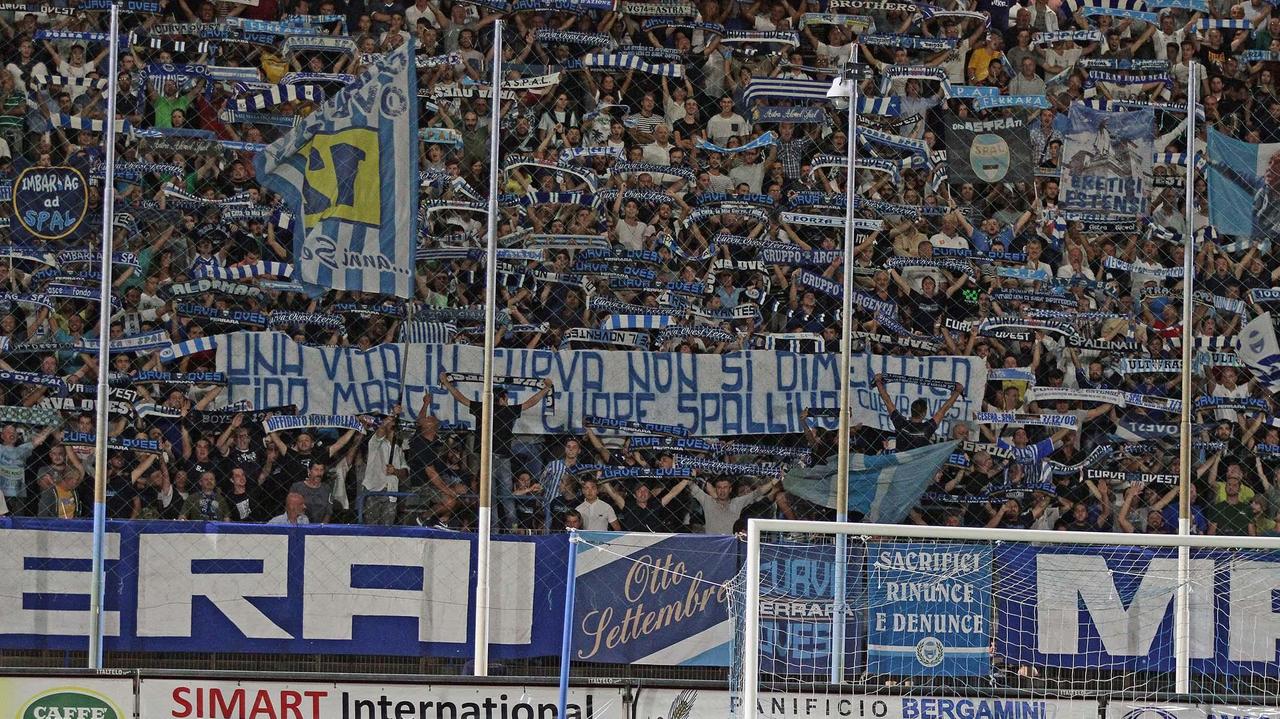 Una curva Ovest piena di passione