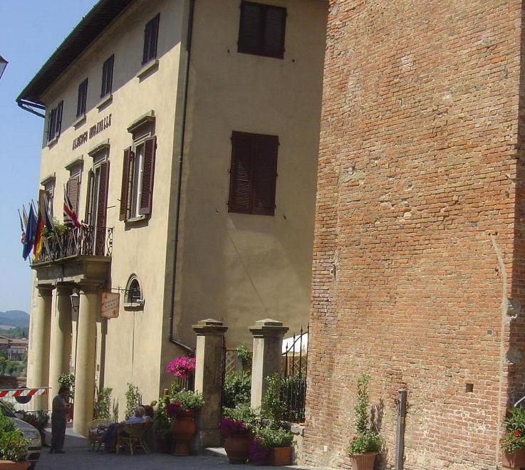 Il Comune rivuole l’hotel e passa alle maniere forti 