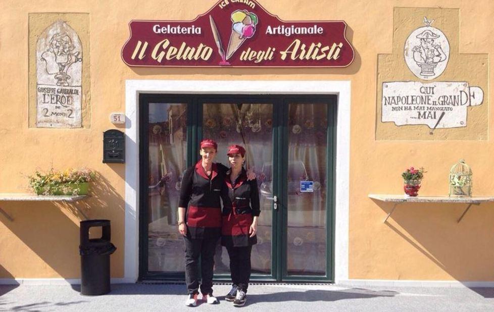 Il sindaco chiude la gelateria degli artisti 