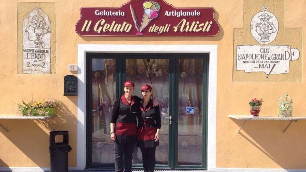 Il sindaco chiude la gelateria degli artisti