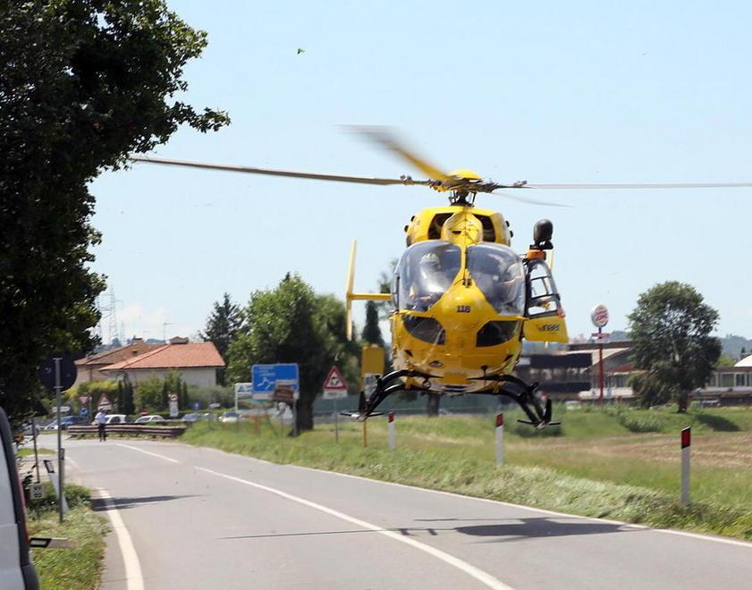 Dopo lo scontro finisce nel fosso Grave giovane portato a Pisa 