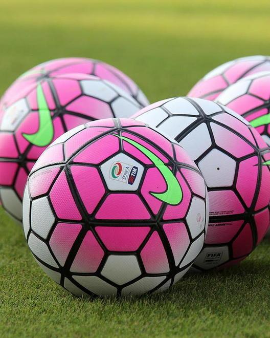 Squadra in campo, ladri negli spogliatoi