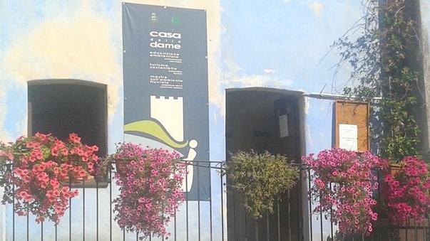 “Mare e fiori”, in mostra l’arte di Gavino Capitta