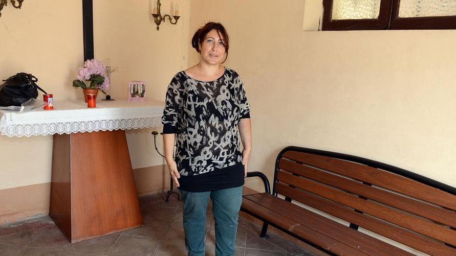 Lavorava nel cimitero... ora è diventato la sua casa