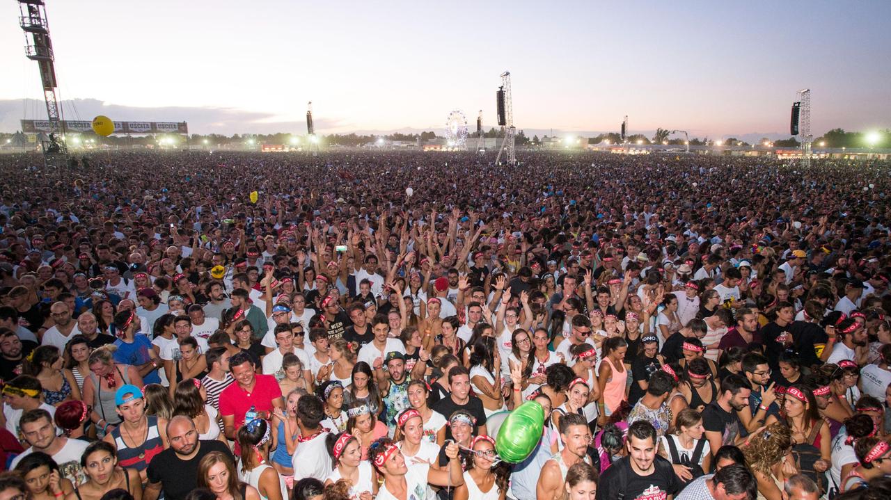 Campovolo 2015, trecentomila mani al cielo per il trionfo di Ligabue