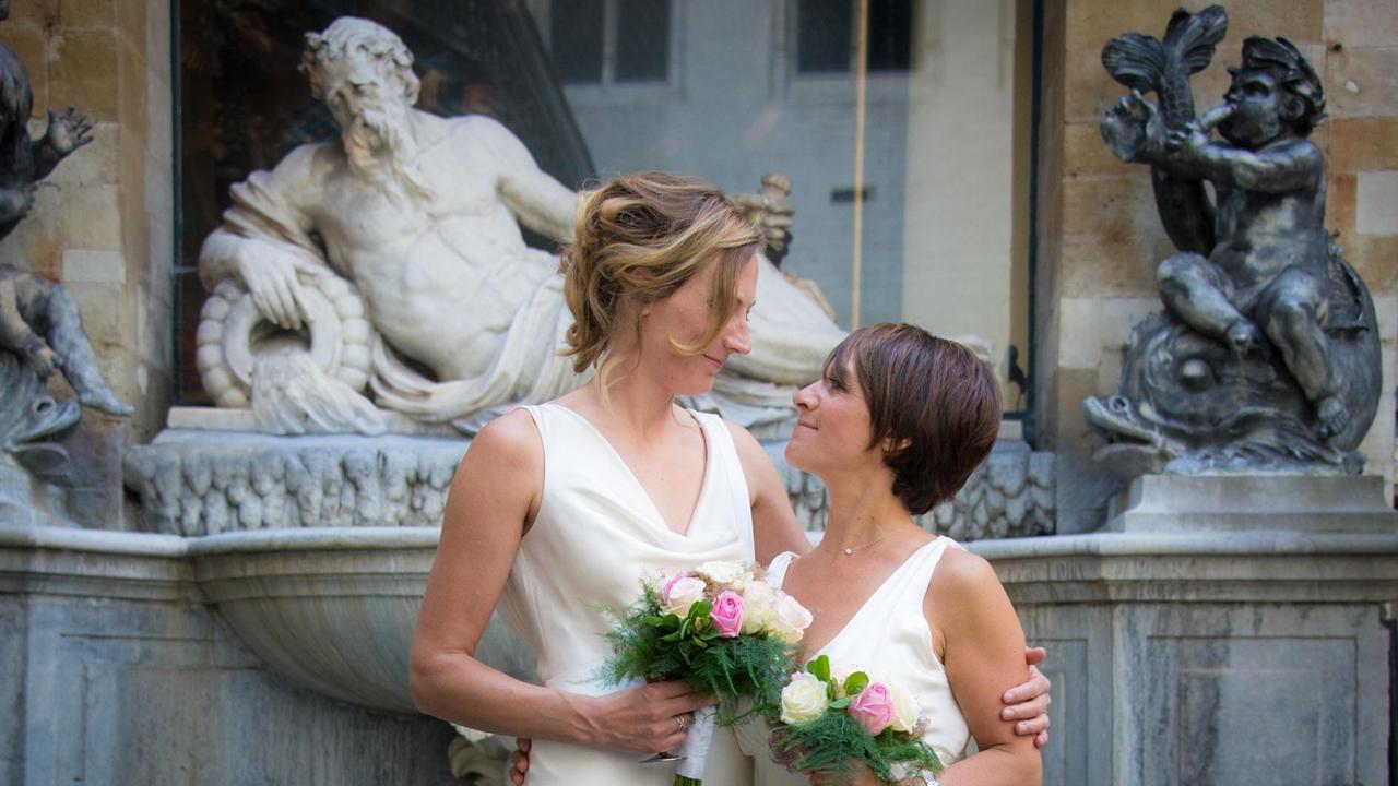 Matrimonio bis tra due lei nella magia di Volterra