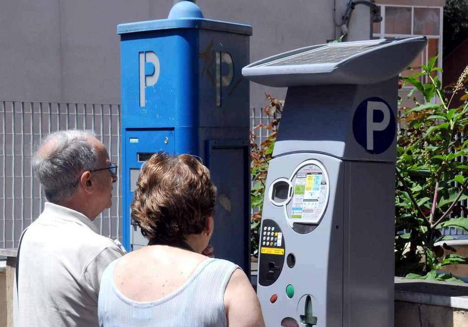 Massa, varchi e parcheggi blu: la rabbia dei residenti 