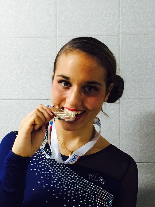 Benedetta Niccolini con la medaglia d'argento appena vinta ai mondiali