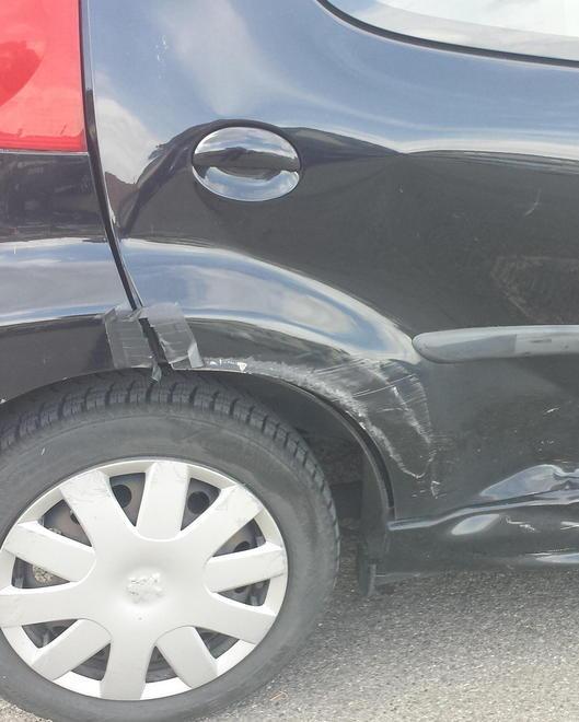 «Cerco l’auto pirata di via Fucini» 