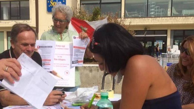 Sanità, firme per il referendum