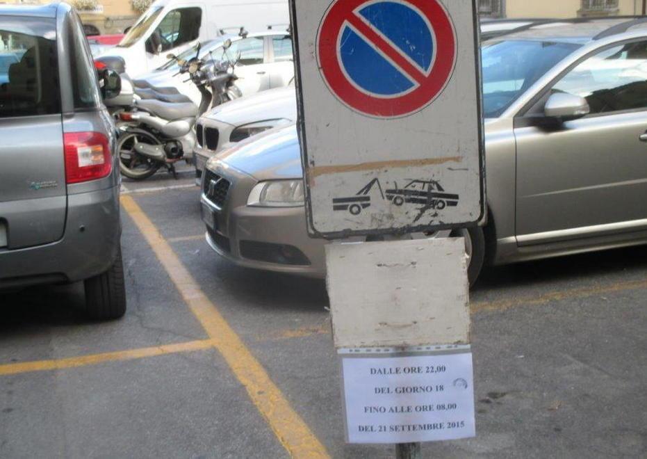 Divieto di sosta in piazza per il mercato che non c’è 