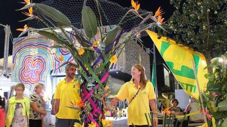Il gemello dell’Albero della Vita realizzato con i fiori di Pescia
