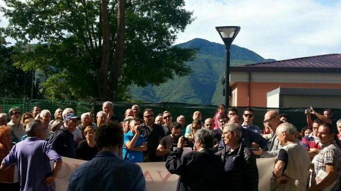 In 250 al corteo per gli ospedali Il Pd grande assente
