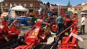 Meccanica agraria, Ferrari e moto in fiera