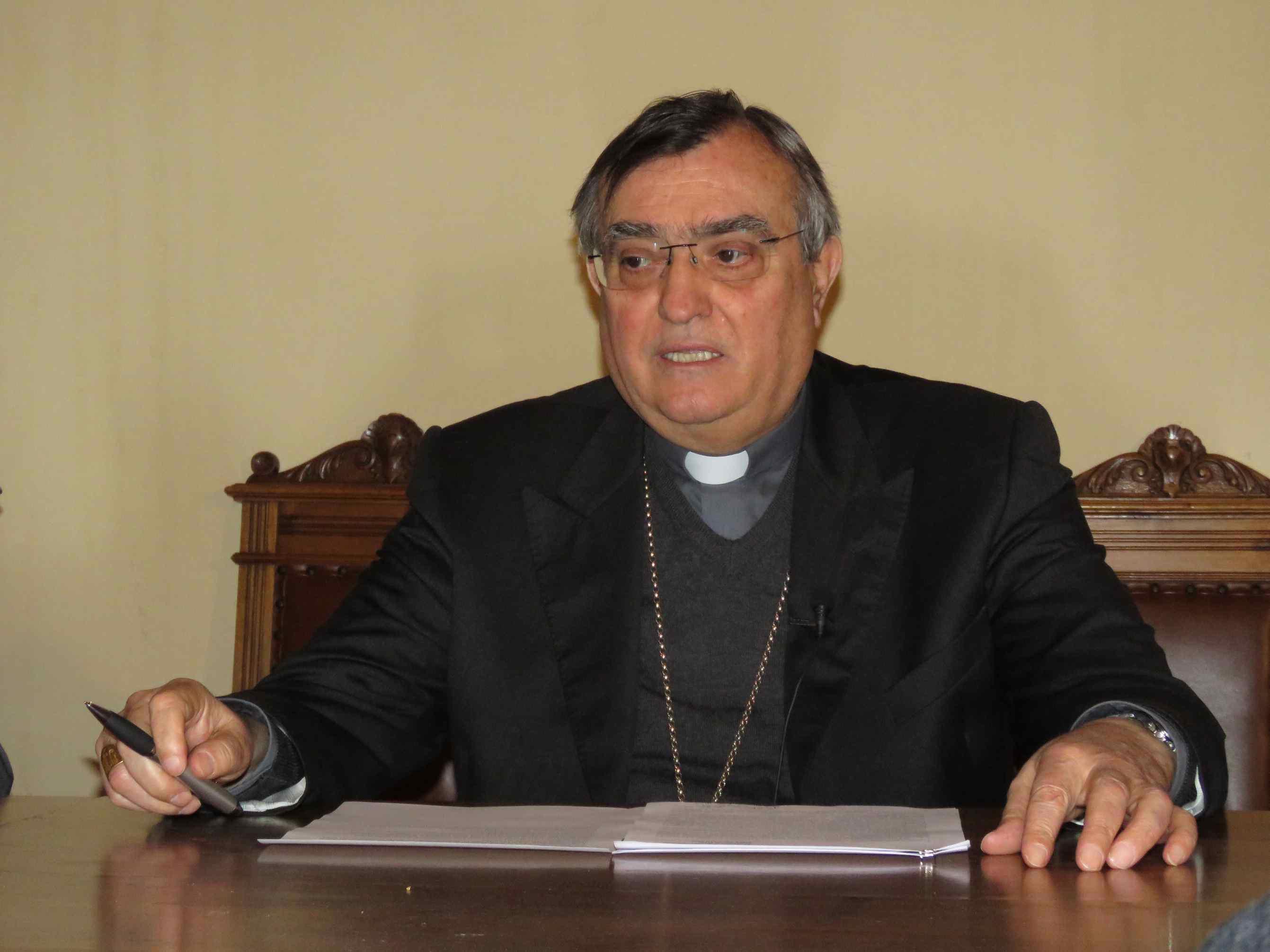 Il vescovo di Prato Franco Agostinelli