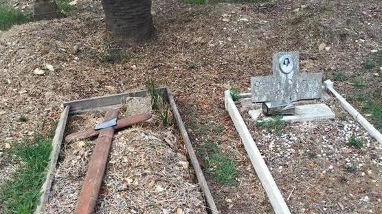 Degrado al cimitero di Rio Marina